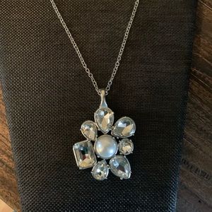 Petal pusher necklace